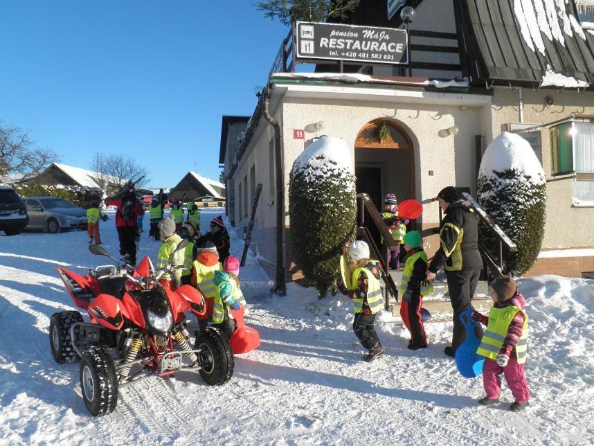 Restaurace A Penzion Maja Benecko Eksteriør bilde