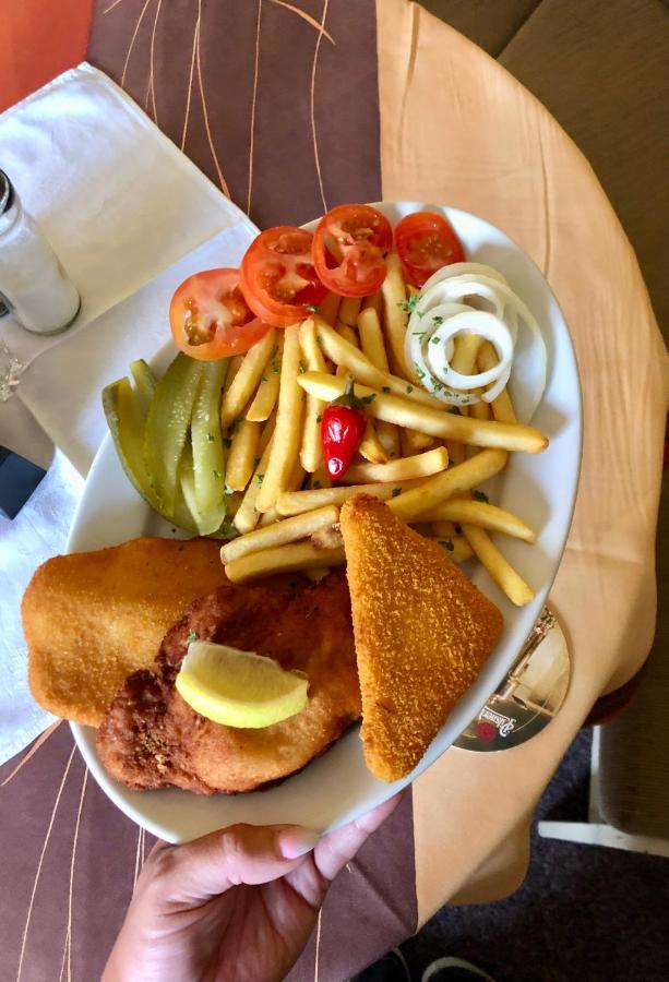Restaurace A Penzion Maja Benecko Eksteriør bilde